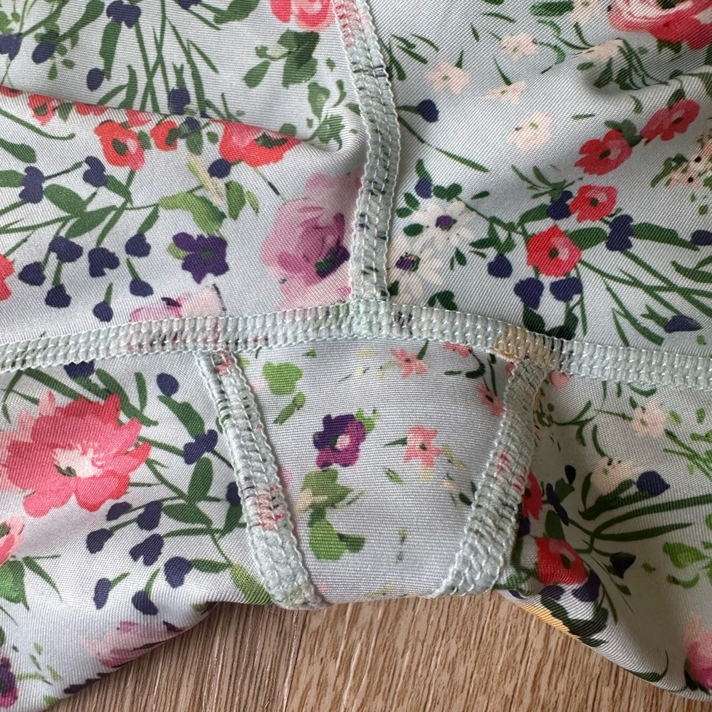 ALICE + OLIVIA  floral bike shorts - Picture 5 of 7